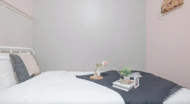 Soft Toned And Comfy 2Br Near Mall At Bassura City Apartment, Prenota Appartamento Giacarta Jakarta Province