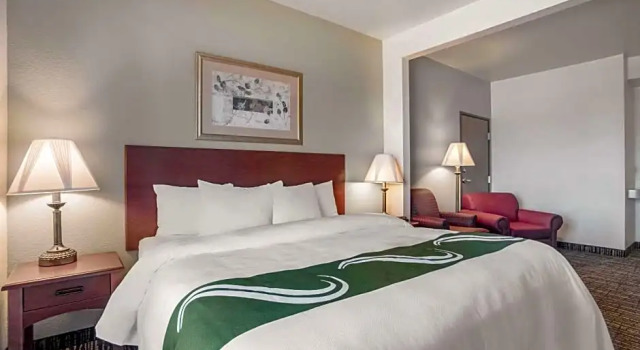 Suite Quality Inn Parsons North