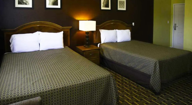 Четырёхместный номер Standard Kings Motel Inglewood