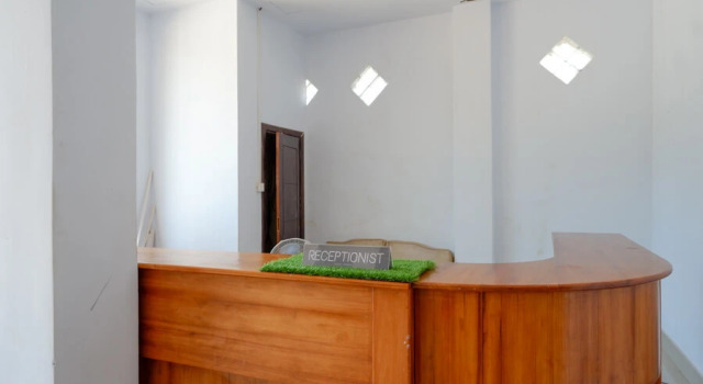 RedDoorz near Taman Kota Kendari, Book Hotel Hotels in Sulawesi with Parking, Parking
