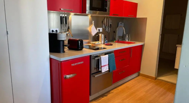 Апартаменты Appartement mignon calme douillet ascenseur clim étage élevé proche parking et toutes commodités au coeur du Toulon historique