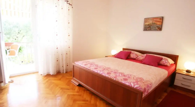 Nice Holiday House With Large Garden For 5 Persons Near Rovinj And Lim Bay, Rezerwuj Dom wakacyjny Hotele w Pilkovici z parkingiem, Parking