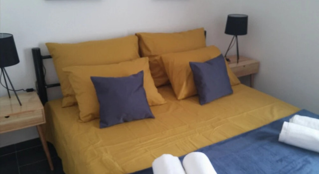 Apartments Elena, Prenota Appartamento Rukavac Vis, vicino a Spiaggia di Tepluš