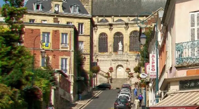T1 grand confort - 3 minutes à pieds de la gare - jardin - Netflix - WIFI- Parking, Varaa Hotelli Hotellit Val d'Oise pysäköinnillä, Pysäköinti