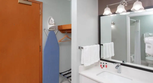 Четырёхместный номер Standard Baymont by Wyndham Grand Haven