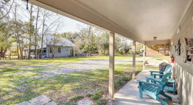 Коттедж Walk to Beach: Waveland Retreat w/ Yard!