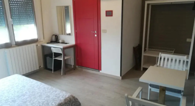 Двухместный номер Standard с балконом и с видом на сад Euro Hotel