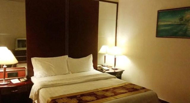 Zilaixuan Hotel, Rezerwuj Hotel Hotele w Zhongshan z basenem, Basen