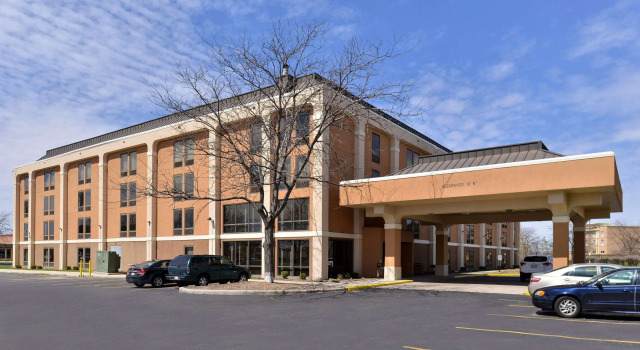 Quality Inn & Suites Matteson near I-57