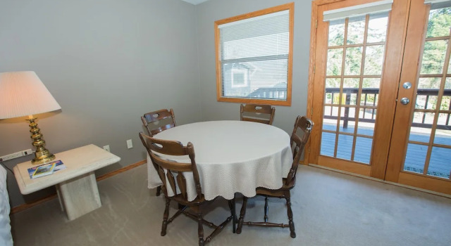 Двухместный номер Standard с балконом и с видом на внутренний двор Brookside Bed & Breakfast