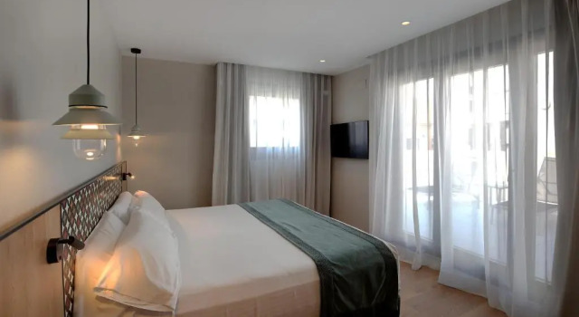Полулюкс Terrace & Pool Catalonia Excelsior