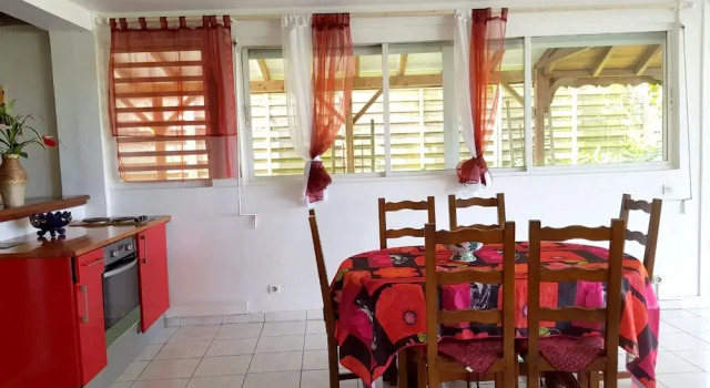 Apartment with 3 Bedrooms in Sainte-Rose, with Wonderful Sea View, Pool Access, Enclosed Garden - 8 Km From the Beach, Buchen Sie Ferienwohnung Apartments in Basse-Terre, Ferienwohnung