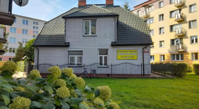 Youth Hostel Podlasie, Забронировать Хостел Белосток Подляское воеводство, рядом с Церковь Святого Роха