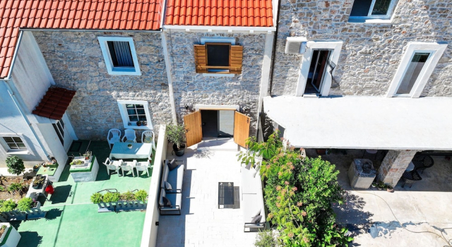 Apartments Beachfront Pebble