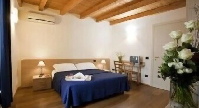 Двухместный номер Standard с балконом Arena Inn B&B