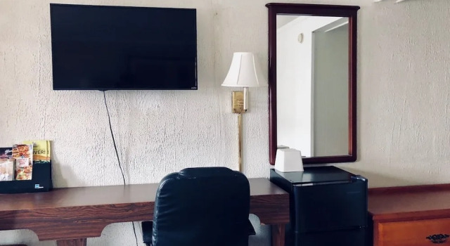 Четырёхместный номер Classic Economy Inn of Bloomington