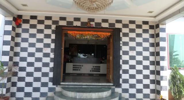 Hotel JK Palace, Rezerwuj Hotel Hotele w Chakan z parkingiem, Parking
