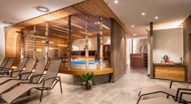 Семейный номер Standard с балконом Hotel Columbia & Spa