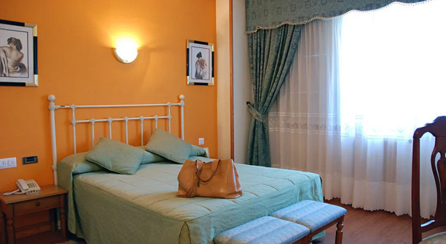 Hotel América, Rezerwuj Hotel Tanie hotele w Galicja