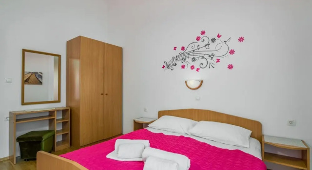 Amazing Home in Bascanska Draga With Wifi and 2 Bedrooms, Prenota Hotel Hotel a Isole Quarnerine con parcheggio, Parcheggio