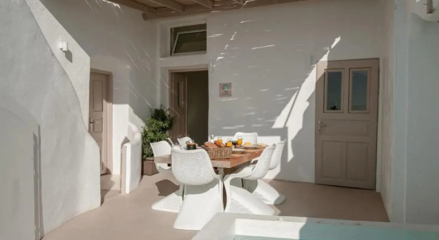 Вилла с видом на море The Globe Suites Villa
