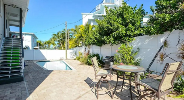 Коттедж Canal 309 - Right in Siesta Key Village!