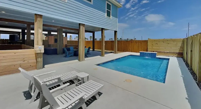 Коттедж с 4 комнатами с балконом Wash Away the Blues by Silver Sands Vacation Rentals