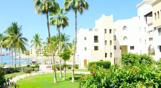 Апартаменты Marina Breeze 2-bedroom Retreat