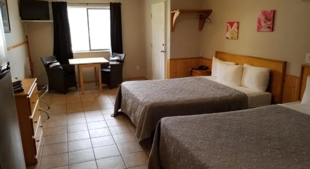 Четырёхместный номер Standard Osoyoos Lakeview Inn & Suites