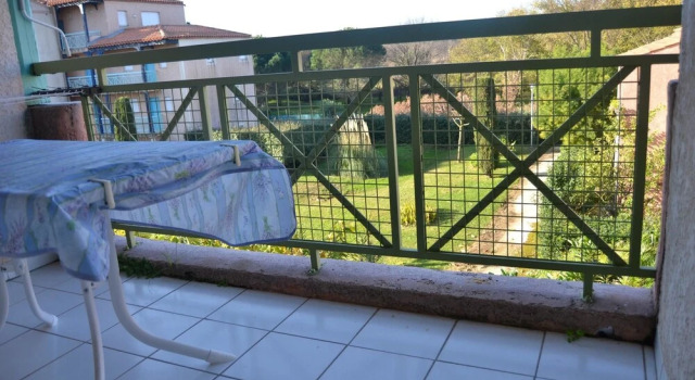 Apartment With 2 Bedrooms in La Londe-les-maures, With Enclosed Garden