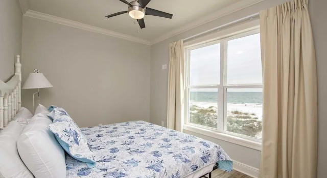 Sandy Castle Beach Home 4 Bedrooms 3 Bathrooms Home, Varaa Lomakoti Huvilat kohteessa Alabama, Villa