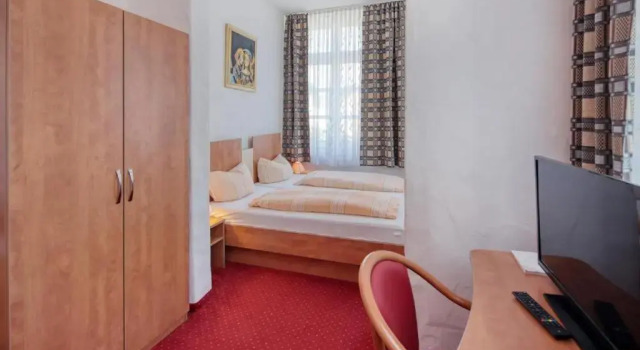 Четырёхместный номер Standard Hotel Restaurant Mathildenhof