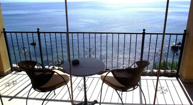 9 Muses Sea View Mansion, Забронировать Отель Отели периферии Ионических островов с парковкой, Парковка