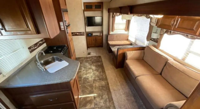 Gorgeous Glamping RV plus Indoor Hot Tub, Varaa Leirintäalue Ivins Utah