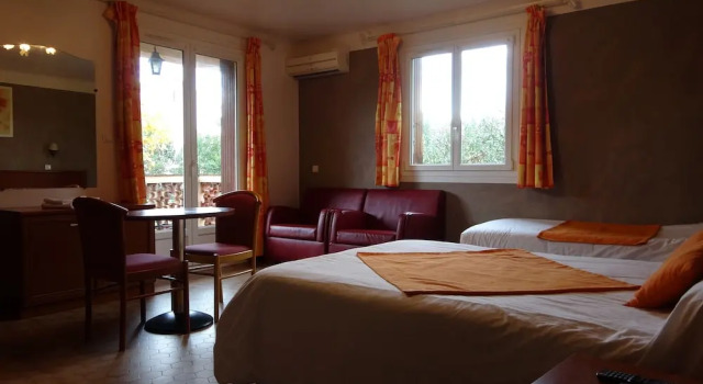 Hôtel Charles, Prenota Hotel Hotel a Alvernia con parcheggio, Parcheggio