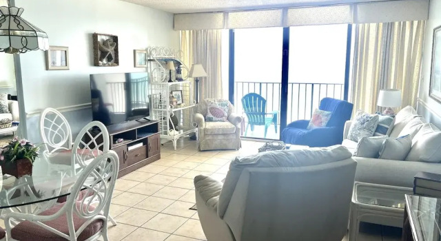Royal Garden Resort 1401 3 Bedroom Condo by RedAwning