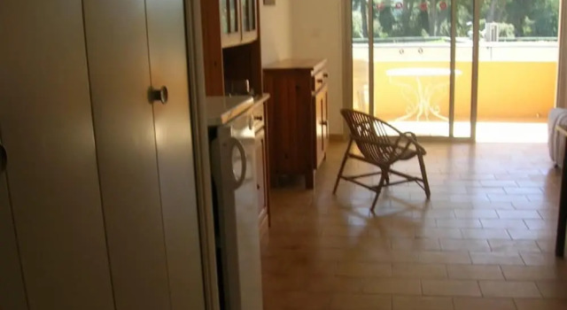 Studio in Bormes-les-mimosas, With Enclosed Garden and Wifi - 400 m Fr