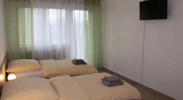 Studios near Basel Airport - RM 118, Book Hotel Saint-Louis 