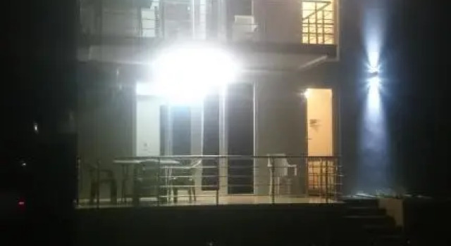 Lali, Book Apartment Ureki Guria