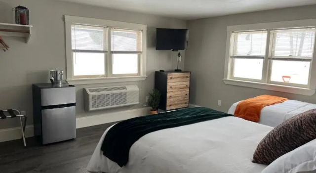 Четырёхместный номер Standard Gunstock Inn & Suites