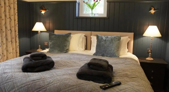 Cwmbach Lodge luxury B&B, Забронировать Отель «постель и завтрак» Отели Сноудония с парковкой, Парковка