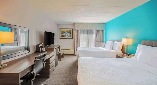 Четырёхместный номер Standard Days Inn by Wyndham Sudbury & Conference Centre