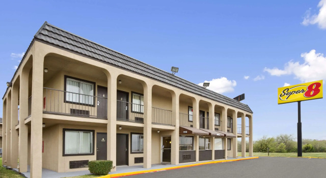 Super 8 by Wyndham Fort Worth TX