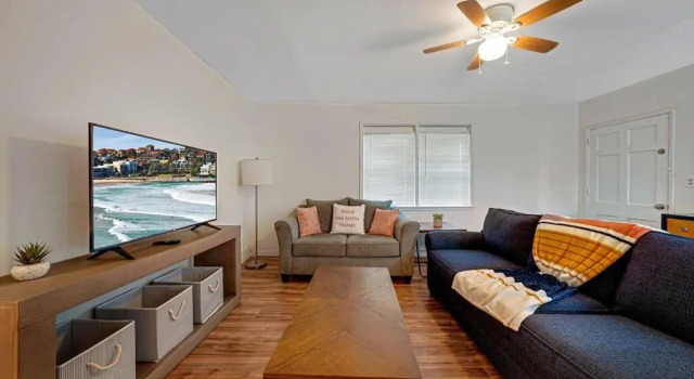 The old pink house walking distance to the beach, Rezerwuj Hotel Deerfield Beach Floryda