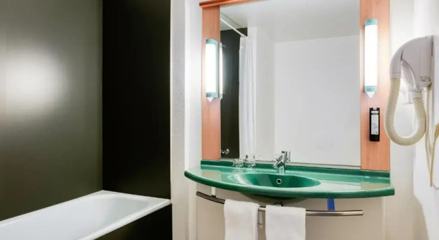 Двухместный номер Superior B&B HOTEL Mons Gare