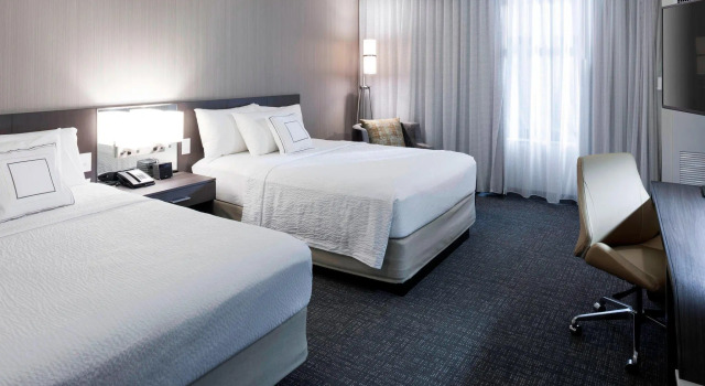 Четырёхместный номер Standard Courtyard by Marriott Richmond Downtown