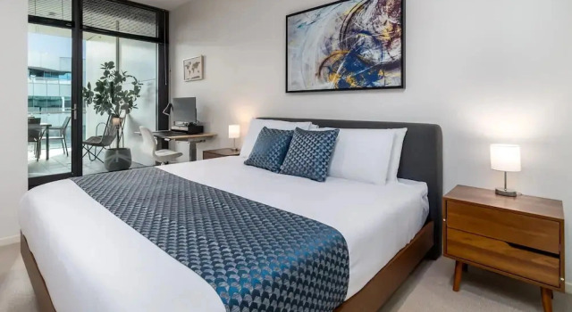 Spacious 1-bed With View in Central Location