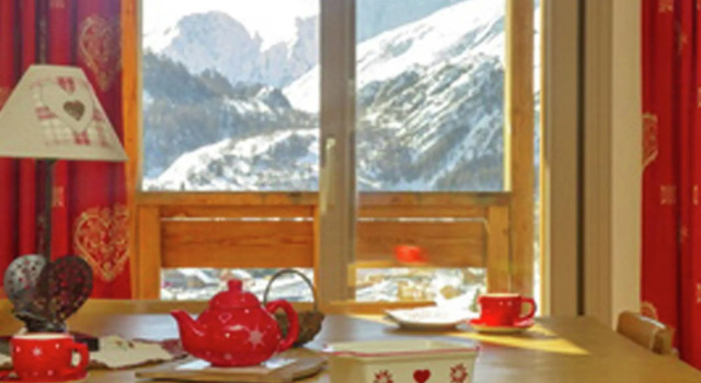Large apartment with a view near the ski slope of Valloire