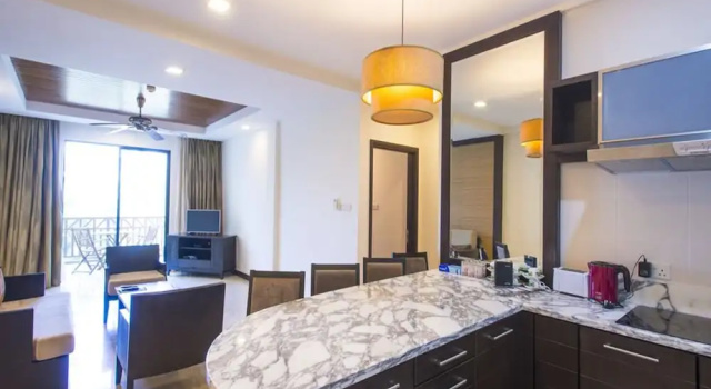 Семейный люкс с видом на бассейн Sabah Beach Villas & Suites