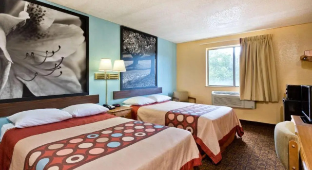 Четырёхместный номер Standard Super 8 by Wyndham Lexington Park/California Area